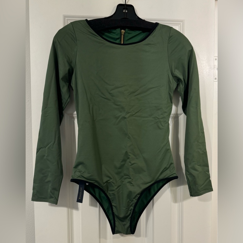Touche. Sports jumpsuit. Size M. With long sleeves and a zipper on the back.